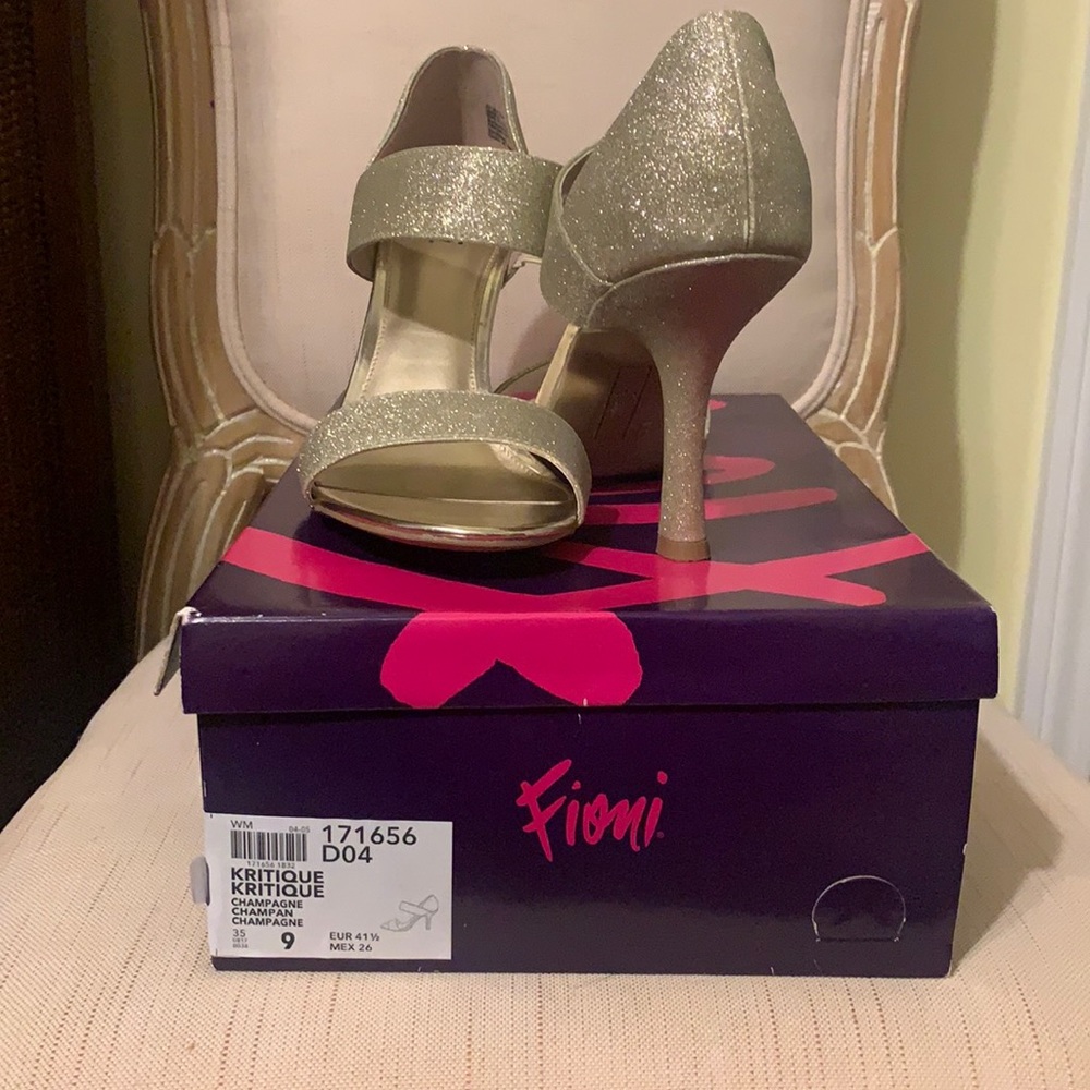 Fiomi gold sparkle heels